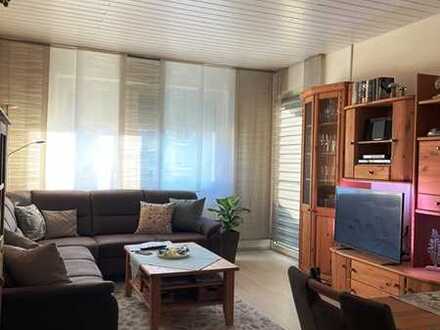 Stadtnah und doch im Grünen! Gepflegte 3 Zi. ETW mit Balkon und Aussenstellplatz--