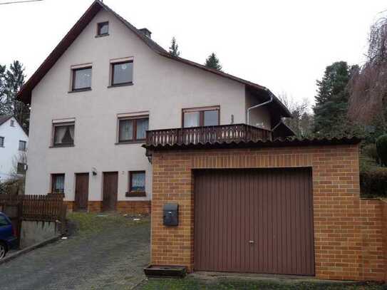 Rauenberg: Wohnhaus mit zwei Wohnungen, Garage und Garten