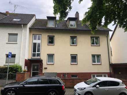 Gemütliche frisch renovierte 2-Zimmer Dachgeschoßwohnung in Frankfurt Eschersheim