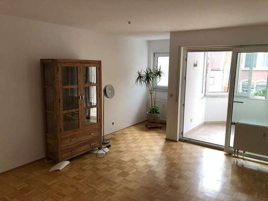 2 Zimmer Wohnung teilmöbliert