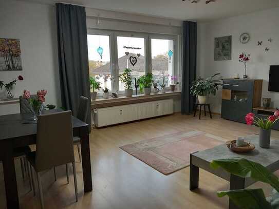 Helle freundliche 3-Zimmer-Wohnung + Küche, Diele, Bad und kleinem Balkon in Wipperfürth