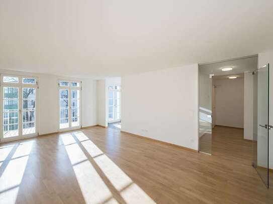 Moderne 2,5-Raum-Wohnung mit Balkon in saniertem Altbau