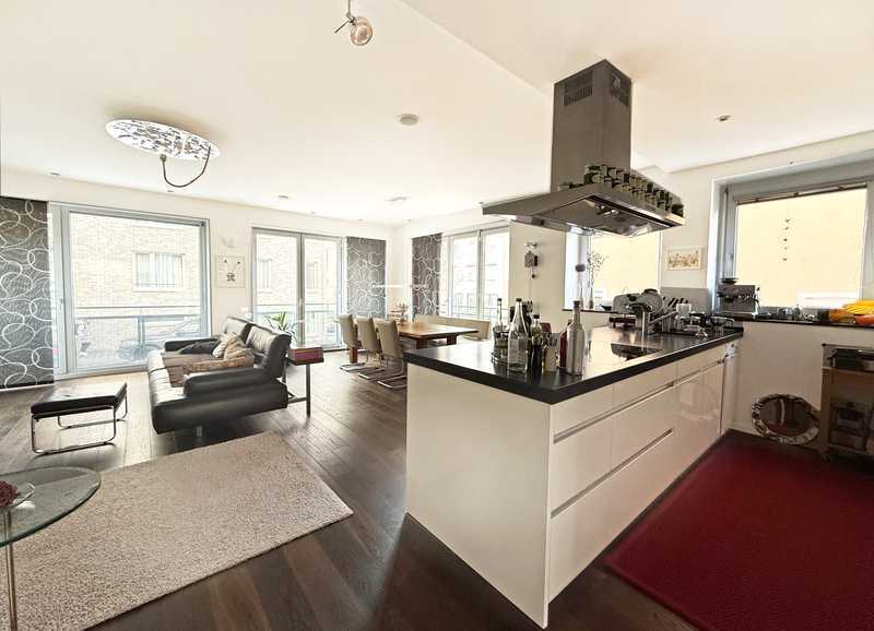 Komfortable 4-Zimmer-Wohnung mit Terrasse, Aufzug sowie bis zu 3 Stellplätzen