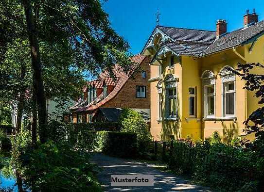 Neuwertiges Doppelhaus mit jeweils einer Garage - provisionsfrei