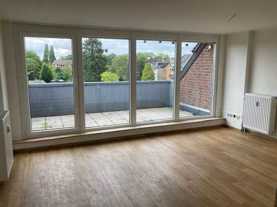 Gemütliche und renovierte 3 Zimmer Wohnung auf 2 Ebenen mit Loggia und Stellplatz