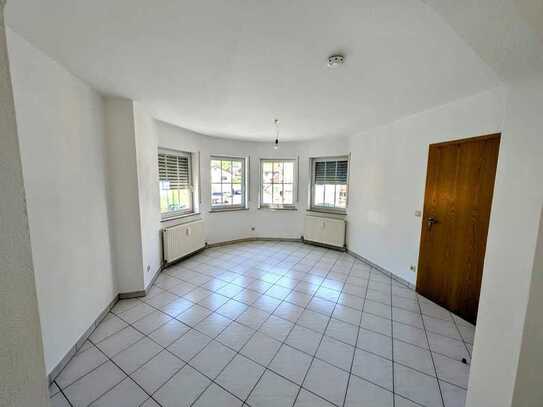 Helle und großzügige 4-Zimmer-Wohnung mit Balkon
