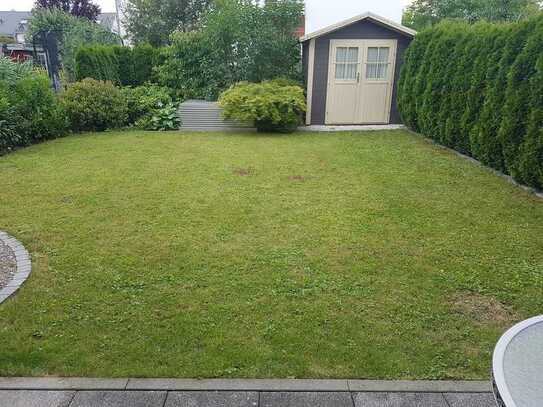 Karlsfeld - Moderne, gepflegte 2-Zimmer-EG-Wohnung mit Terrasse/Garten und Einbauküche