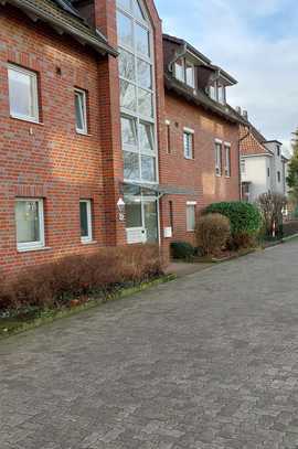 Schöne und sehr gepflegte 3-Raum-Wohnung mit geh. Innenausstattung mit EBK in Langenhagen