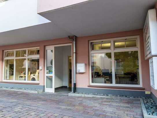 Barrierefreies Büro/Geschäft mit großen Schaufenstern im Zentrum von Fränkisch-Crumbach