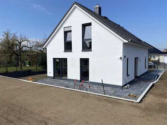 . . . Erstbezug im Einfamilienhaus . . .