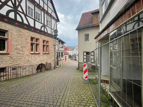 Fast geschenkt! Sanierungsbedürftiges Stadthaus in TOP- Lage