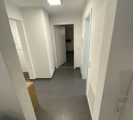 Modernisierte 2,5-Raum-Wohnung mit Balkon und Einbauküche in Schlierbach