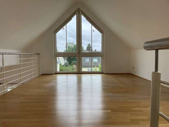 Galerie-DG-Whg, 2 Zimmer mit Dachterrasse und Balkon, mit Marken-EBK