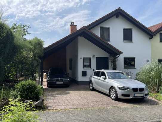 Gepflegte Doppelhaushälfte mit Terrasse und Wintergarten