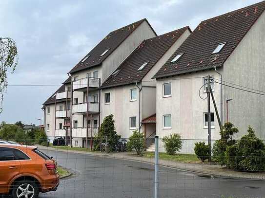 Ansprechende und sanierte 1 Zimmer-Wohnung mit Balkon und Einbauküche in Haldensleben