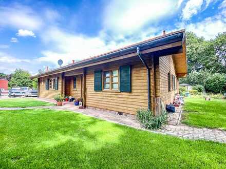 Garlstedt - Idyllisches Holzhaus auf sonnigem Grundstück mit Kamin und Wintergarten