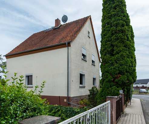 Charmantes Zweifamilienhaus mit zusätzlich ausgebautem DG und traumhaftem Garten wartet auf Sie!