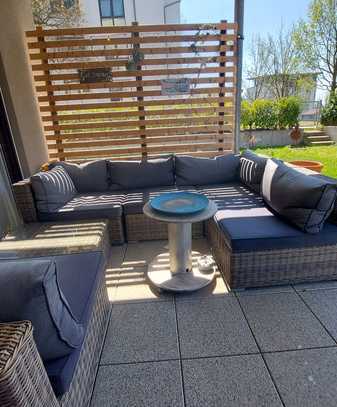 Geschmackvolle Wohnung mit zwei Zimmern sowie Terrasse/Garten und EBK in Ludwigsburg