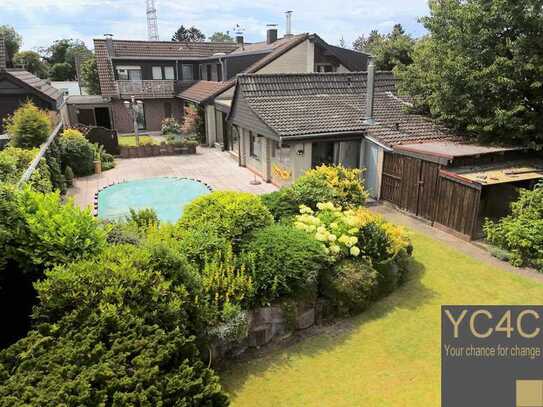 EINFAMILIENHAUS mit EW ca. 199 m² und großem Garten mit Pool und Garage und Stellplatz in guter Lage