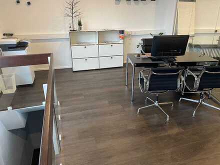 Vermiete Schreibtisch in voll ausgestatetem Büro