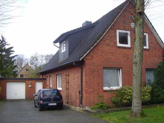 Schöne DG-Wohnung in zentraler Lage von Lingen in einem Zweifamilienhaus zu vermieten.