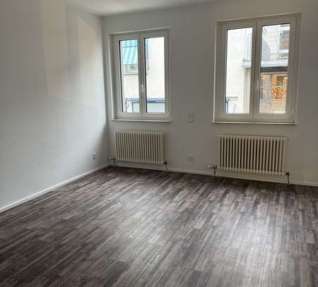 ** wunderschöne 1,5 Zimmer Whg neu renoviert** in zentraler Lage