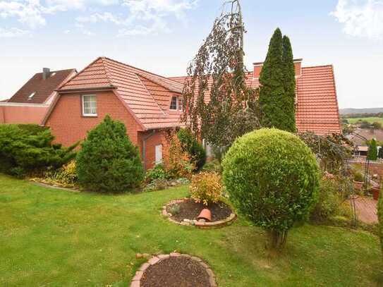 Zweifamilienhaus mit schönem Grundstück in ruhiger Lage.