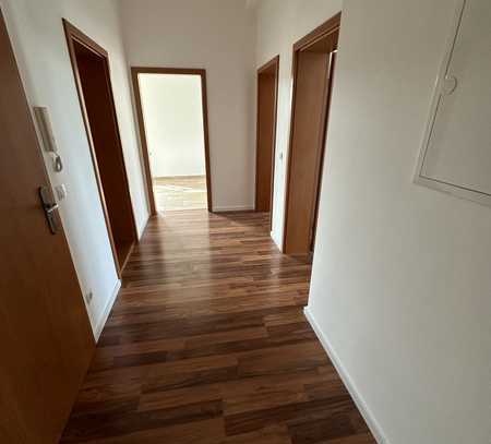 Schöne 3-Zimmer-Wohnung mit Balkon und Einbauküche in Dresden