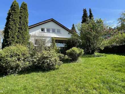 Großzügiges Einfamilienhaus mit Einliegerwohnung in Hanglage von Freiburg-Littenweiler