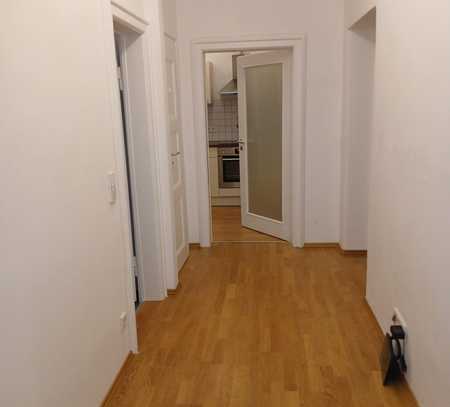 2,5-Zimmer-Wohnung mit Balkon und Einbauküche in München Sendling-Westpark