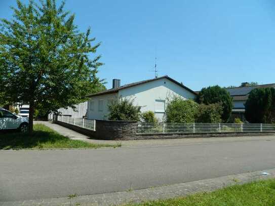 Top Lage, kleines Einfamilienhaus auf einem großen Grundstück/Bauplatz