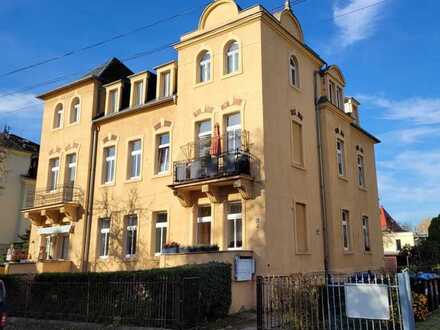 ***SCHÖNE Dachgeschosswohnung in ruhiger LAGE***