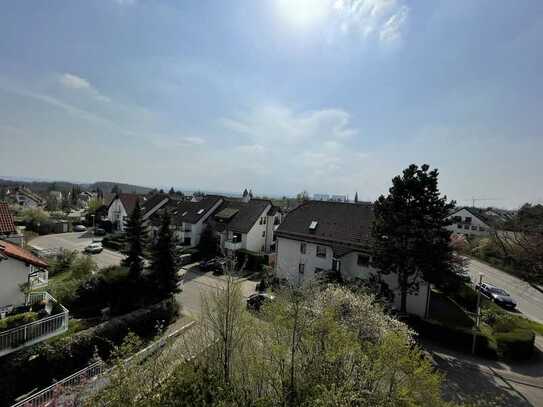 Sonnige Dachgeschosswohnung mit unverbaubarem Ausblick