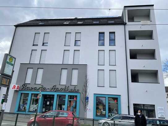 Geschmackvolle 3-Raum-Terrassenwohnung mit gehobener Innenausstattung mit Balkon und EBK in Augsburg