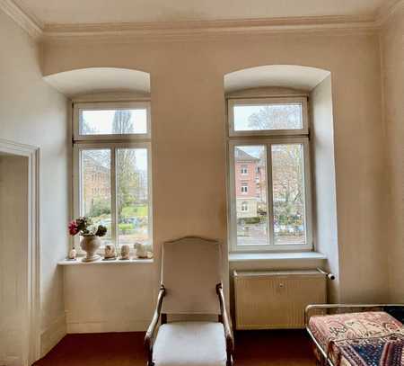 2 Zimmer Altbau Wohnung mitten in der Stadt