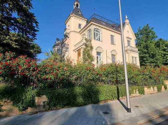 ***Attraktives, geräumiges 4-Raum-BÜRO, mit großer Terrasse***