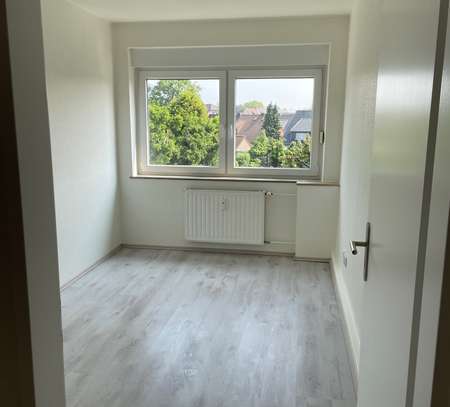 Ruhige und schöne 3-Zimmer Wohnung mit Balkon in Krefeld-Hüls