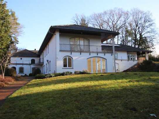 Große Souterrain-Wohnung in ruhiger Lage