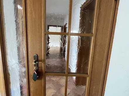 Helle sonnige 3-Zimmer-Wohnung mit Terasse und Wintergarten und Einbauküche in Mengkofen