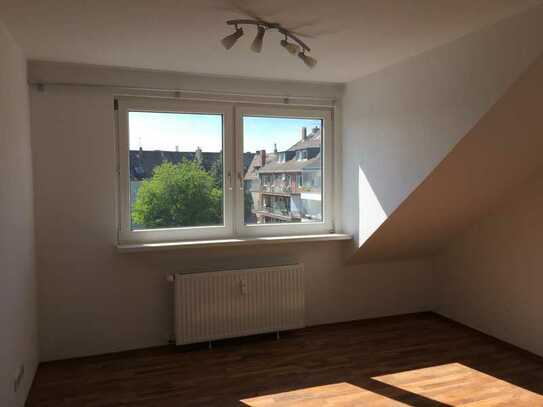 1,5 Zimmer DG-Wohnung in Düsseldorf-Unterrath