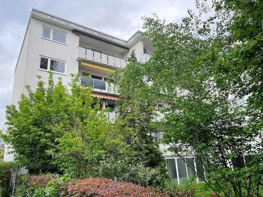 ### ZENTRALE LAGE: MODERNISIERTE DREIZIMMERWOHNUNG MIT 88 QM WOHNFLÄCHE UND SONNENBALKON ###