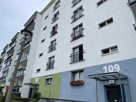 Eine moderne 3-Zimmer Wohnung mt Balkon und einem Stellplatz