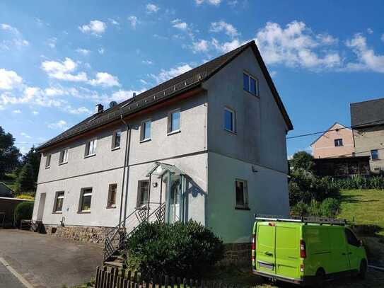 Mehrfamilienhaus mit 3 +1 Wohnungen und großem Grundstück