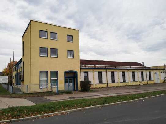 Gut gelegene Industriehalle in Autobahnnähe