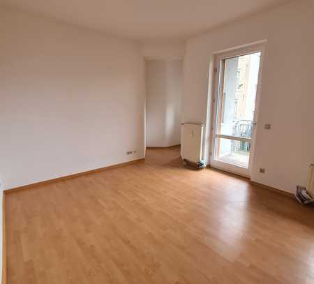 helle 2 Raumwohnung mit Balkon