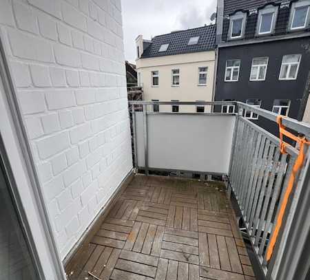 KÖLN-MÜLHEIM **APARTMENT - IDEAL ZENTRAL - NEU RENOVIERT + BALKON