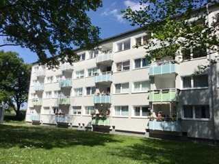 **Bezugsfertige 3-Zimmer-Ergeschoss-Wohnung mit Balkon wartet auf Sie!**