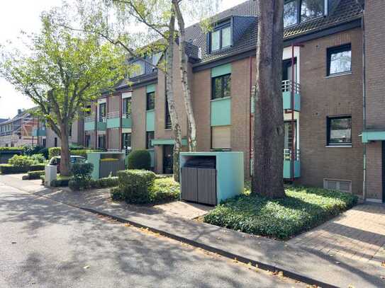 Köln - Lövenich • Attraktive 3-Zi.-Whg mit Terrasse, Einbauküche, TG-Stellplatz und Blick ins Grüne