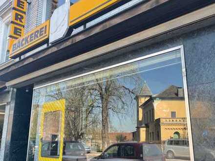 Reihenmittelhaus mit gewerbl. nutzbarer Fläche und dem Potential eines Baugrundstücks