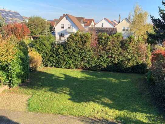 Wohnen im Grünen. Helle, freundliche 2-Zi.-Whg. mit Balkon in Stutensee-Bl. Provisionsfrei!